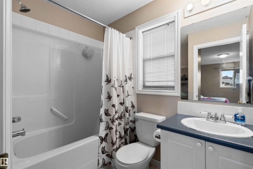 4804 147 Avenue, Edmonton, AB - Indoor Photo Showing Bathroom