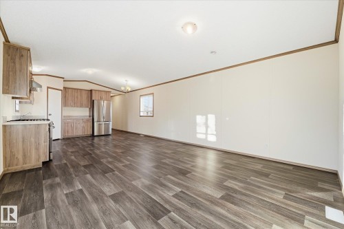242 305 Calahoo Road, Spruce Grove, AB - Indoor Photo Showing Kitchen