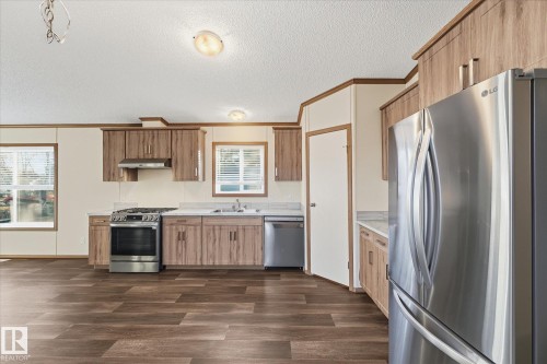 242 305 Calahoo Road, Spruce Grove, AB - Indoor Photo Showing Kitchen With Upgraded Kitchen