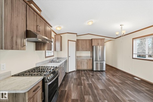 242 305 Calahoo Road, Spruce Grove, AB - Indoor Photo Showing Kitchen