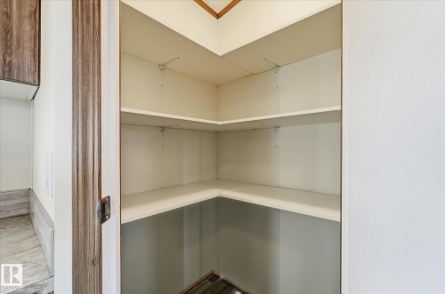 242 305 Calahoo Road, Spruce Grove, AB - Indoor