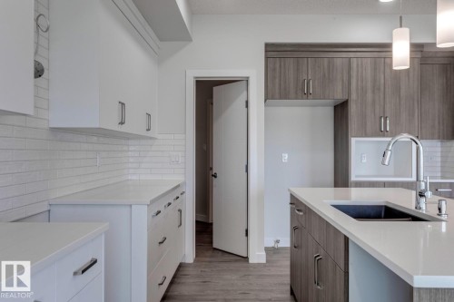 19011 20 Avenue, Edmonton, AB - Indoor Photo Showing Kitchen