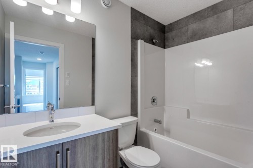 19011 20 Avenue, Edmonton, AB - Indoor Photo Showing Bathroom