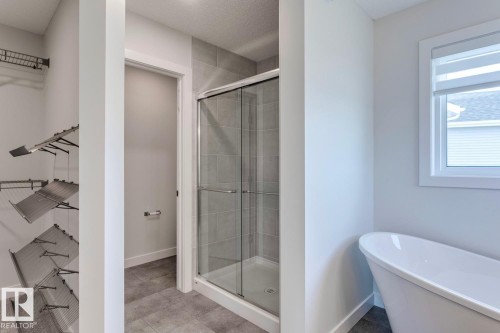 19011 20 Avenue, Edmonton, AB - Indoor Photo Showing Bathroom