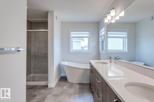 19011 20 Avenue, Edmonton, AB - Indoor Photo Showing Bathroom