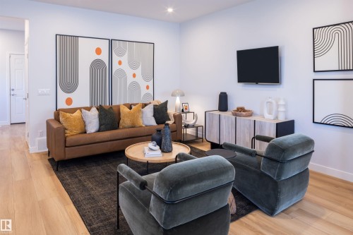 837 Rowan Close, Edmonton, AB - Indoor Photo Showing Living Room