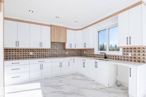2003 154 Avenue, Edmonton, AB - Indoor Photo Showing Kitchen