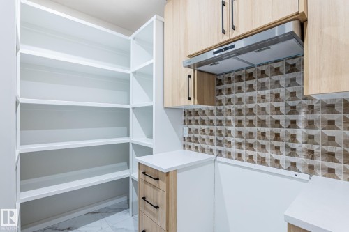 2003 154 Avenue, Edmonton, AB - Indoor With Storage