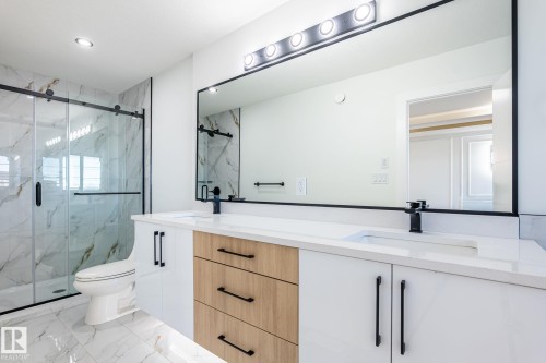 2003 154 Avenue, Edmonton, AB - Indoor Photo Showing Bathroom