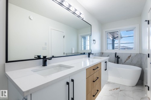 2003 154 Avenue, Edmonton, AB - Indoor Photo Showing Bathroom