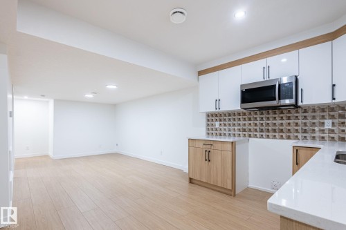 2003 154 Avenue, Edmonton, AB - Indoor Photo Showing Kitchen