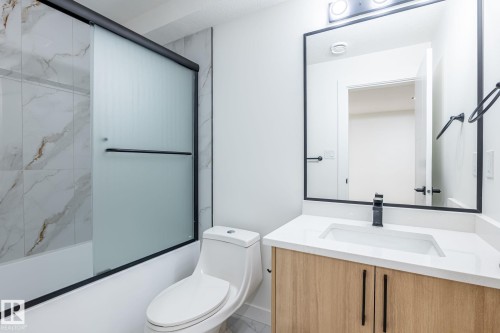 2003 154 Avenue, Edmonton, AB - Indoor Photo Showing Bathroom