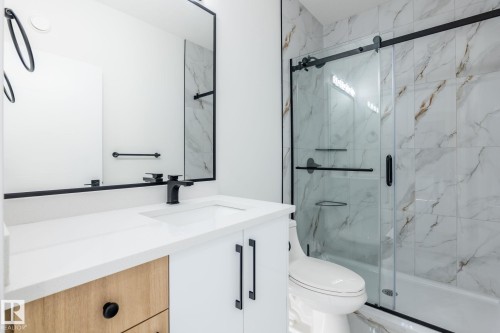 2003 154 Avenue, Edmonton, AB - Indoor Photo Showing Bathroom