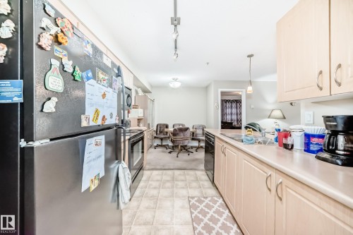 102 13907 136 Street Nw, Edmonton, AB - Indoor Photo Showing Kitchen