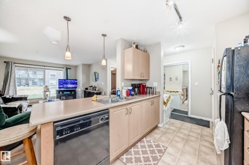 102 13907 136 Street Nw, Edmonton, AB - Indoor Photo Showing Kitchen