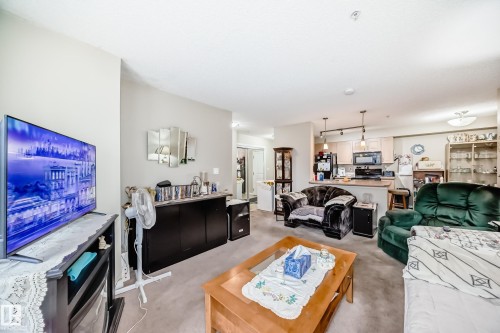 102 13907 136 Street Nw, Edmonton, AB - Indoor