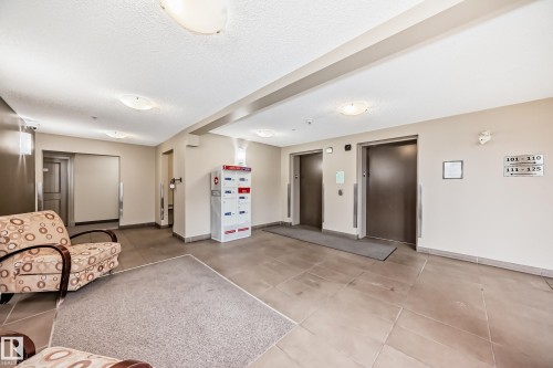 102 13907 136 Street Nw, Edmonton, AB - Indoor Photo Showing Other Room