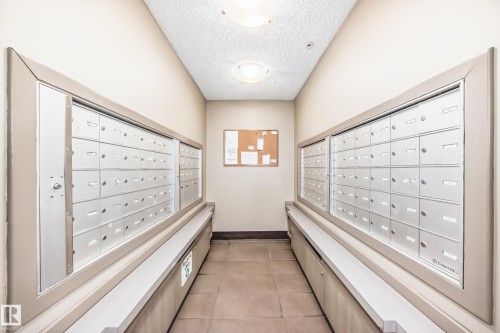 102 13907 136 Street Nw, Edmonton, AB - Indoor Photo Showing Other Room