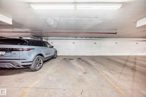102 13907 136 Street Nw, Edmonton, AB - Indoor Photo Showing Garage