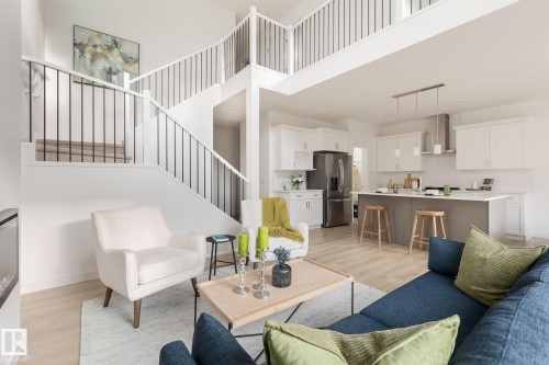 4572 Chegwin Wynd, Edmonton, AB - Indoor Photo Showing Living Room