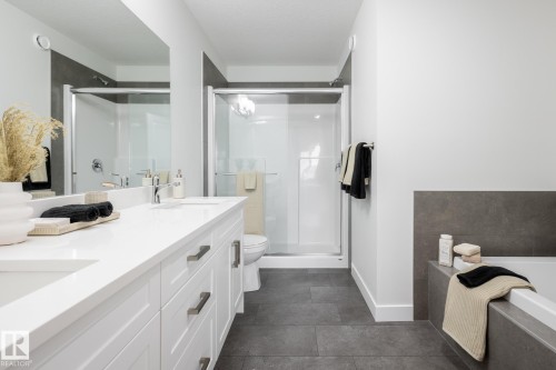 5017 Cawsey Link, Edmonton, AB - Indoor Photo Showing Bathroom