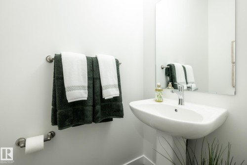 5017 Cawsey Link, Edmonton, AB - Indoor Photo Showing Bathroom