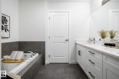 5017 Cawsey Link, Edmonton, AB - Indoor Photo Showing Bathroom