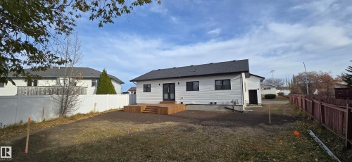 5706 43A Street, Vegreville, AB - Outdoor