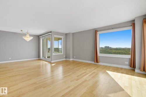 1602 12303 Jasper Avenue Nw, Edmonton, AB - Indoor