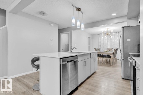 1248 Rosenthal Boulevard, Edmonton, AB - Indoor Photo Showing Kitchen