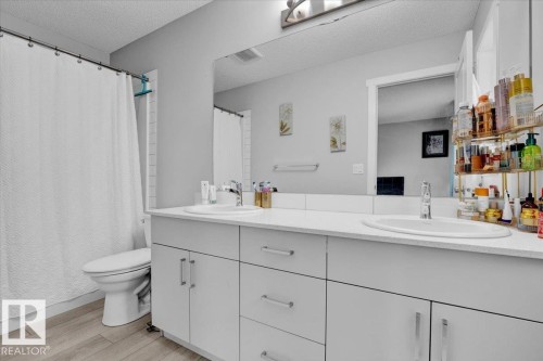 1248 Rosenthal Boulevard, Edmonton, AB - Indoor Photo Showing Bathroom