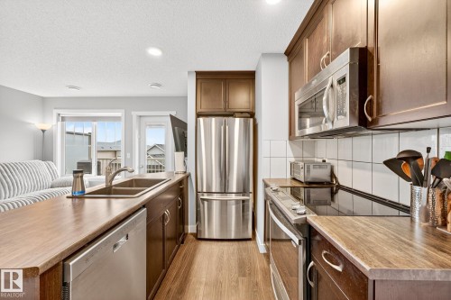 15 17832 78 Street, Edmonton, AB - Indoor Photo Showing Kitchen With Double Sink