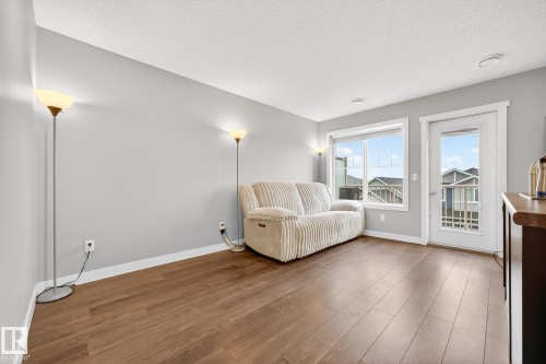 15 17832 78 Street, Edmonton, AB - Indoor Photo Showing Living Room