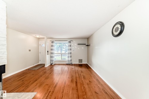 1126 Saddleback Road, Edmonton, AB - Indoor Photo Showing Other Room