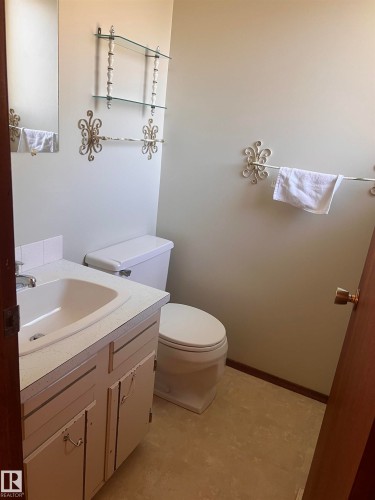 9415 149 Street, Edmonton, AB - Indoor Photo Showing Bathroom