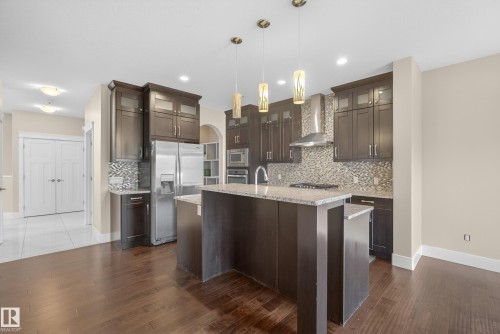 3642 Claxton Place, Edmonton, AB - Indoor Photo Showing Kitchen With Upgraded Kitchen