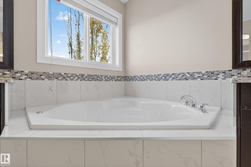 3642 Claxton Place, Edmonton, AB - Indoor Photo Showing Bathroom