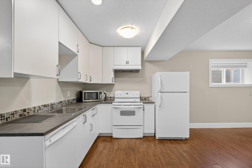 3642 Claxton Place, Edmonton, AB - Indoor Photo Showing Kitchen