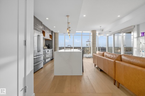 602 14105 West Block Drive, Edmonton, AB - Indoor Photo Showing Kitchen