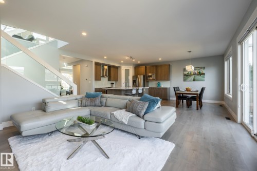 10936 71 Avenue, Edmonton, AB - Indoor Photo Showing Living Room