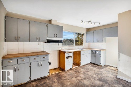13315 133 Avenue, Edmonton, AB - Indoor Photo Showing Kitchen