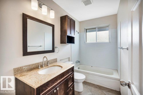 13315 133 Avenue, Edmonton, AB - Indoor Photo Showing Bathroom