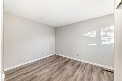9 4610 17 Avenue, Edmonton, AB - Indoor Photo Showing Other Room