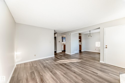 9 4610 17 Avenue, Edmonton, AB - Indoor Photo Showing Other Room