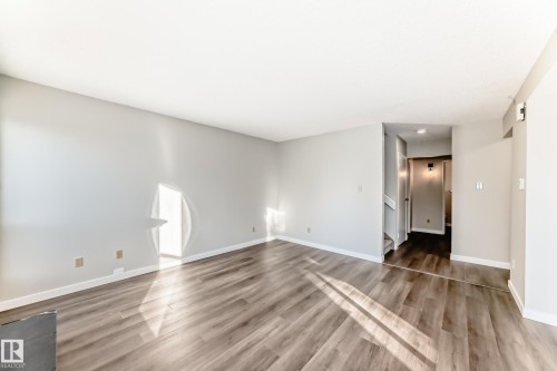 9 4610 17 Avenue, Edmonton, AB - Indoor Photo Showing Other Room