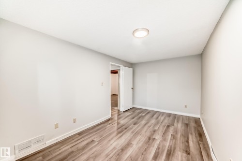 9 4610 17 Avenue, Edmonton, AB - Indoor Photo Showing Other Room