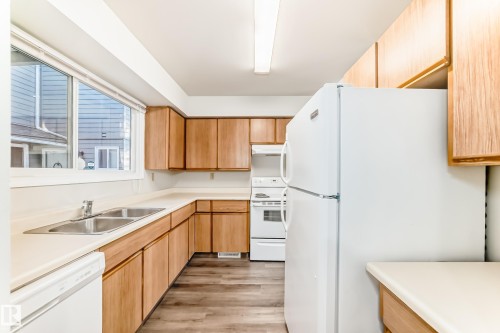 9 4610 17 Avenue, Edmonton, AB - Indoor Photo Showing Kitchen With Double Sink