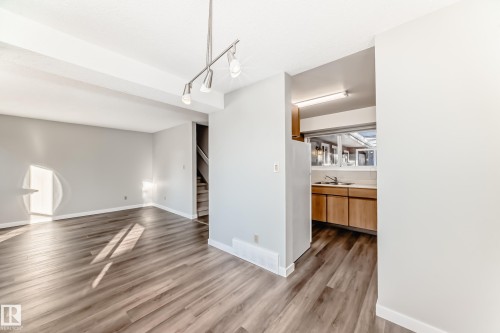 9 4610 17 Avenue, Edmonton, AB - Indoor Photo Showing Other Room