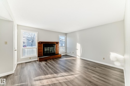 9 4610 17 Avenue, Edmonton, AB - Indoor Photo Showing Living Room With Fireplace