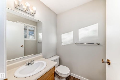 9 4610 17 Avenue, Edmonton, AB - Indoor Photo Showing Bathroom